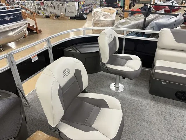 Slide: The Image of Sun Tracker Fishin' Barge 20 DLX 2026 - 9