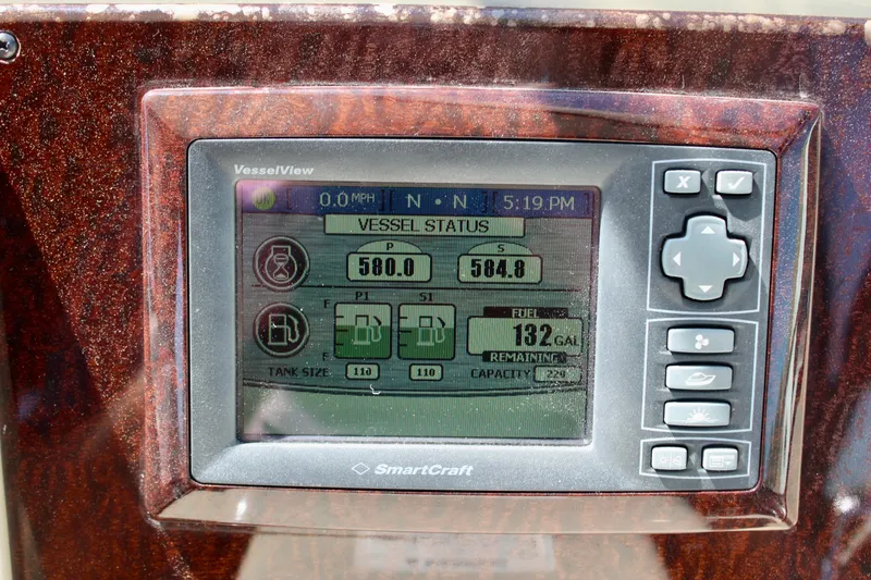 Slide: The Image of SmartCraft VesselView display on 2011 Sea Ray Sundancer 350, showing vessel status and fuel levels. - 16