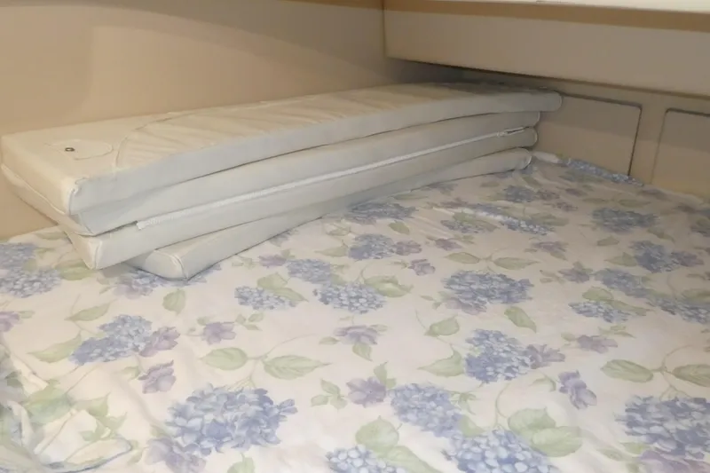 Slide: The Image of Floral-patterned bedding in a 2003 Meridian 341 Sedan cabin. - 20
