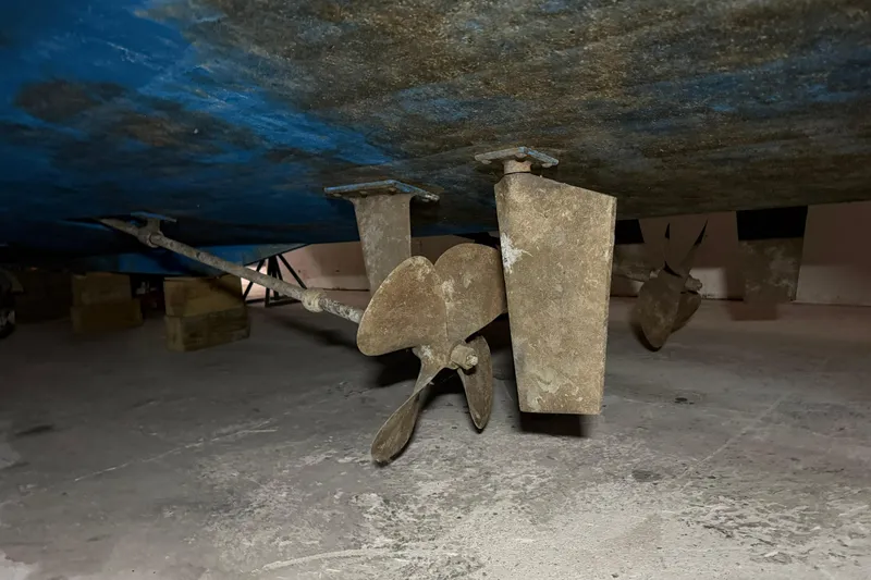 Slide: The Image of Underside view of 1994 Carver 390 Cockpit Motor Yacht propeller and rudder. - 30