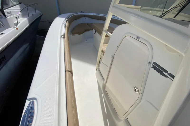 Slide: The Image of 2006 Hydra-Sports Vector 3300 CC boat interior with seating and storage compartment. - 31