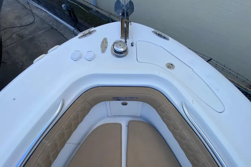 Slide: The Image of 2006 Hydra-Sports Vector 3300 CC boat interior with beige seating and white deck. - 34