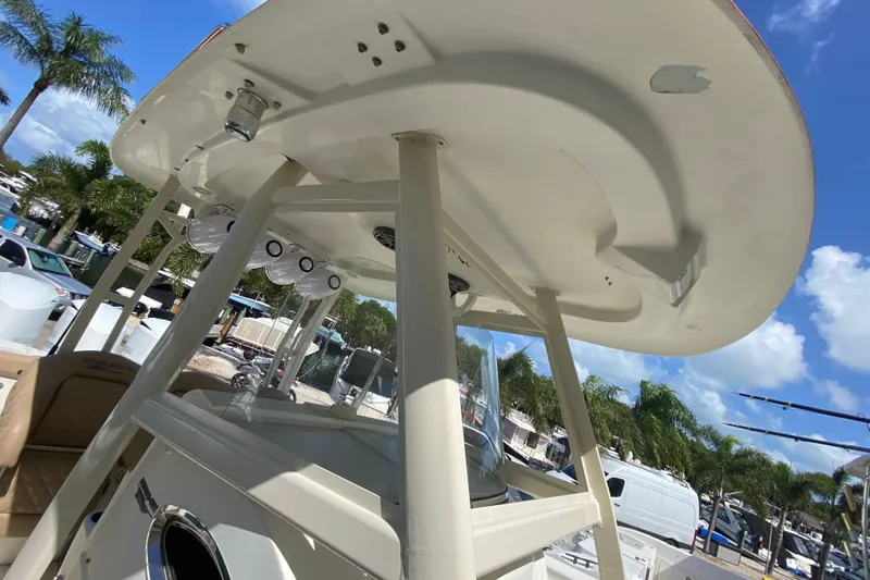 Slide: The Image of 2006 Hydra-Sports Vector 3300 CC boat with T-top, docked under clear blue sky. - 43