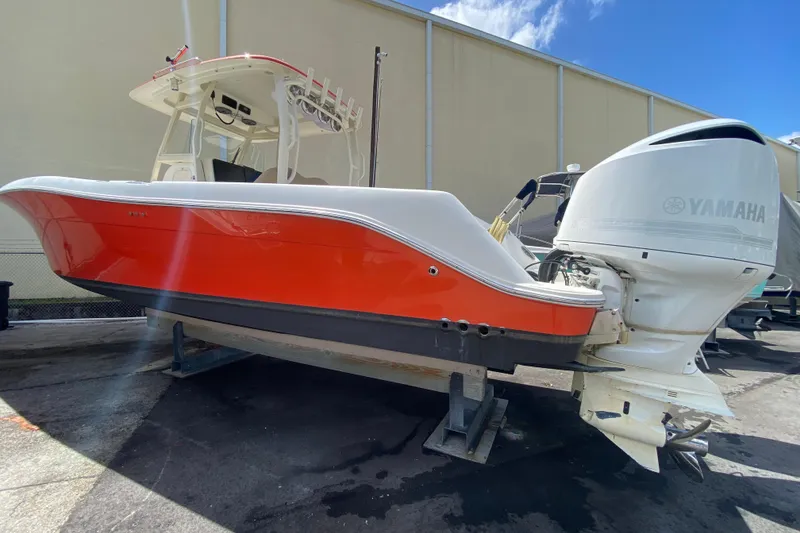 Slide: The Image of 2006 Hydra-Sports Vector 3300 CC boat with Yamaha engine, docked outdoors. - 46