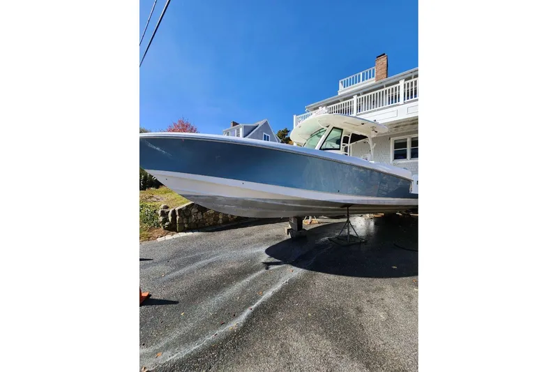 The Image of Boston Whaler 350 Outrage 2017 - undefined