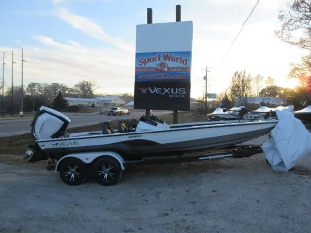Slide: The Image of Vexus AVX2080 / Evinrude 200 G2 Etec 2020 - 3