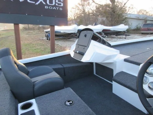 Slide: The Image of Vexus AVX2080 / Evinrude 200 G2 Etec 2020 - 5