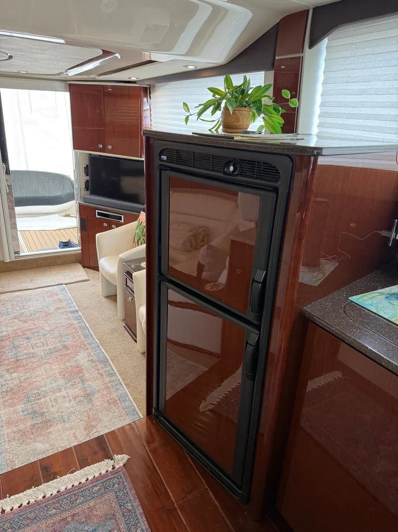 Slide: The Image of Interior of a 2012 Meridian 441 Sedan yacht with plants and carpet. - 39