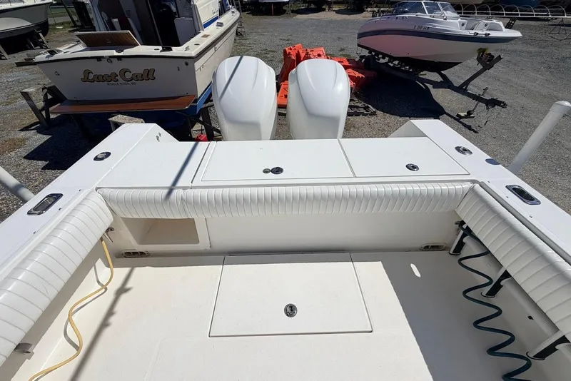 Slide: The Image of 2006 Regulator 29 Forward Seating boat with twin engines and spacious deck layout. - 14