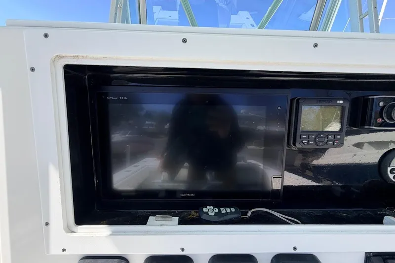 Slide: The Image of 2006 Regulator 29 Forward Seating boat dashboard with Garmin GPS and control panel. - 6