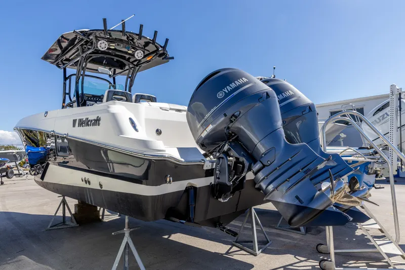 The Image of 2019 Wellcraft 262 Fisherman boat with dual Yamaha outboard engines on display. - 0