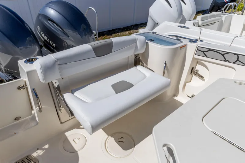 Slide: The Image of 2019 Wellcraft 262 Fisherman boat interior with Yamaha engines and seating area. - 7