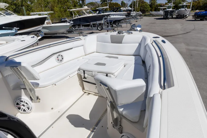 Slide: The Image of 2019 Wellcraft 262 Fisherman boat interior with white seating and modern design. - 9