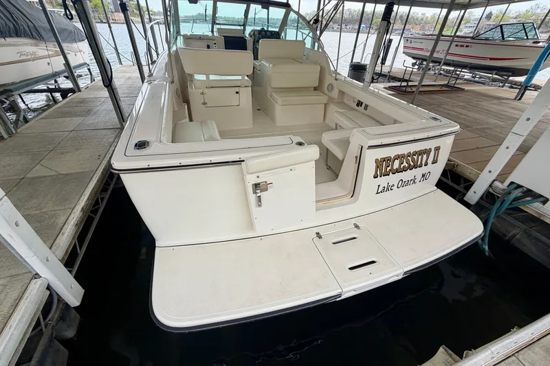 Slide: The Image of 2000 Tiara Yachts 2900 Coronet docked at Lake Ozark, MO. - 6