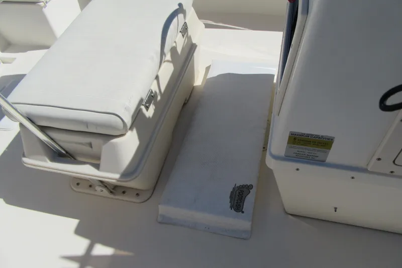 Slide: The Image of 2003 Parker 1801 Center Console boat interior with cushioned seating and step. - 26