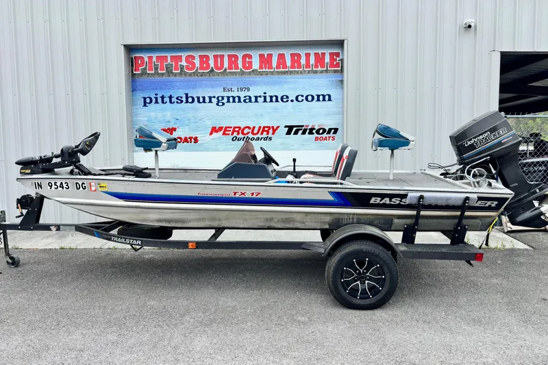 The Image of 1991 Bass Tracker Tournament TX-17 boat on trailer at Pittsburg Marine dealership. - 0