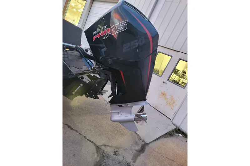 Slide: The Image of 2024 Ranger Z520R Cup-Equipped boat with Mercury Pro XS 250 engine. - 3