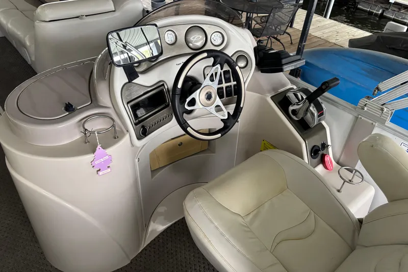 Slide: The Image of Interior of a 2007 Crest 2570 III XRS boat showing steering wheel and controls. - 7