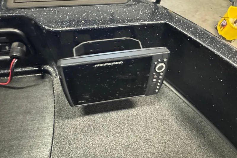 Slide: The Image of Fishfinder display on a 2021 Nitro ZV19 Sport boat dashboard. - 16
