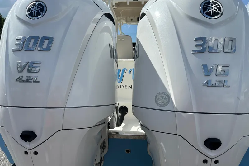 Slide: The Image of Twin Yamaha 300 V6 4.2L engines on a 2022 Sailfish 290 CC boat. - 4
