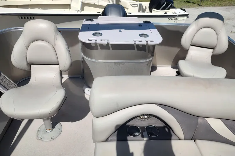 Slide: The Image of 2016 Sylvan Mirage Fish 8522 Party Fish 4.0 boat interior with seating and table. - 7