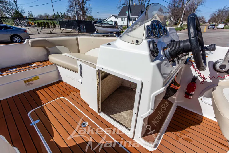 Slide: The Image of 2017 NauticStar 193 SC boat interior with steering console and seating area. - 20