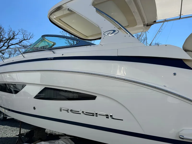 Slide: The Image of Regal 33 Express 2019 - 10