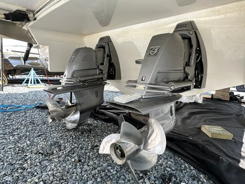 Slide: The Image of Regal 33 Express 2019 - 18