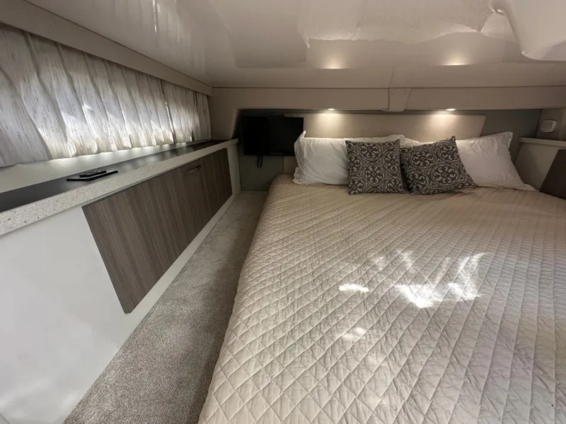 Slide: The Image of Regal 33 Express 2019 - 31