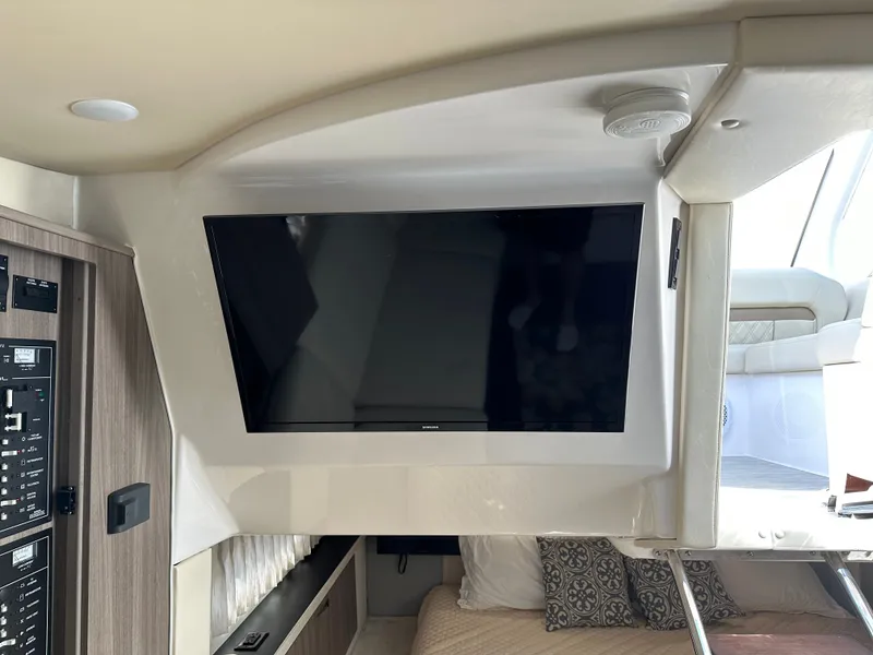 Slide: The Image of Regal 33 Express 2019 - 38