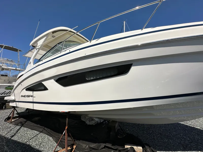 Slide: The Image of Regal 33 Express 2019 - 7