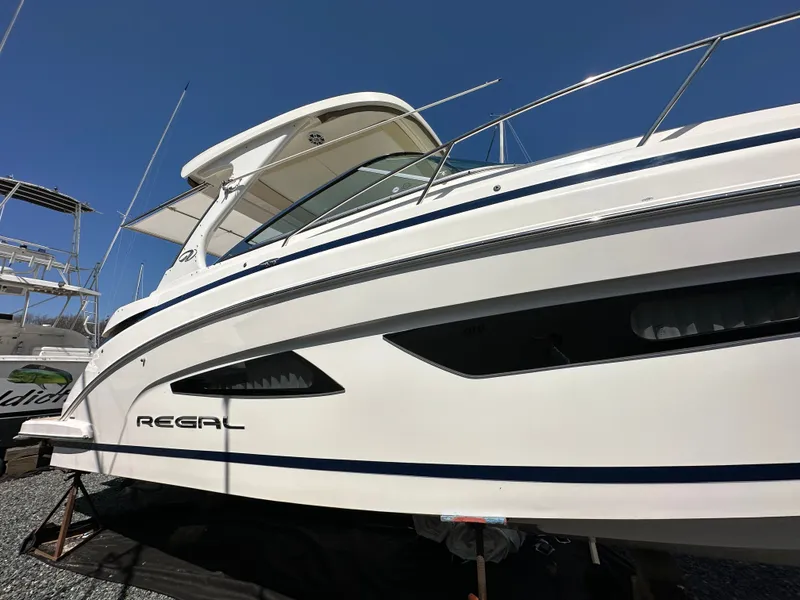 Slide: The Image of Regal 33 Express 2019 - 8