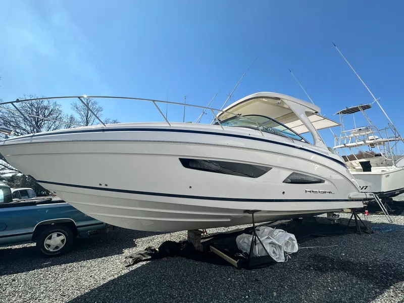 Slide: The Image of Regal 33 Express 2019 - 82