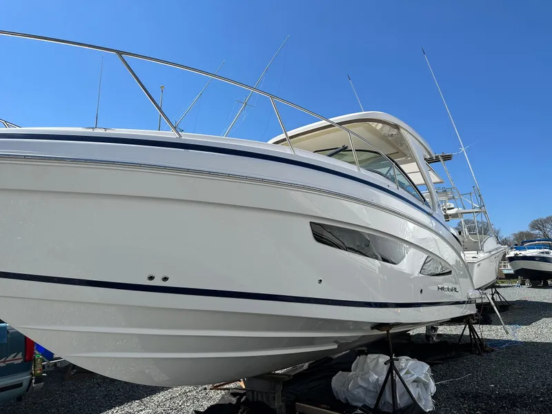 Slide: The Image of Regal 33 Express 2019 - 9