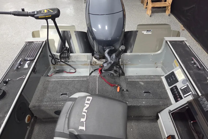 Slide: The Image of 1995 Lund 1775 Pro-V SE boat interior with motor and control panel. - 10
