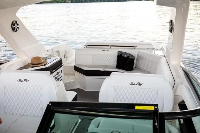 Slide: The Image of 2023-Sea-Ray-SLX-310-MarineMax - 4