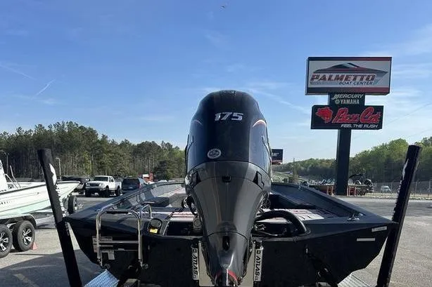 Slide: The Image of 2026 Xpress H22B Bay boat with 175 horsepower engine at dealership. - 4