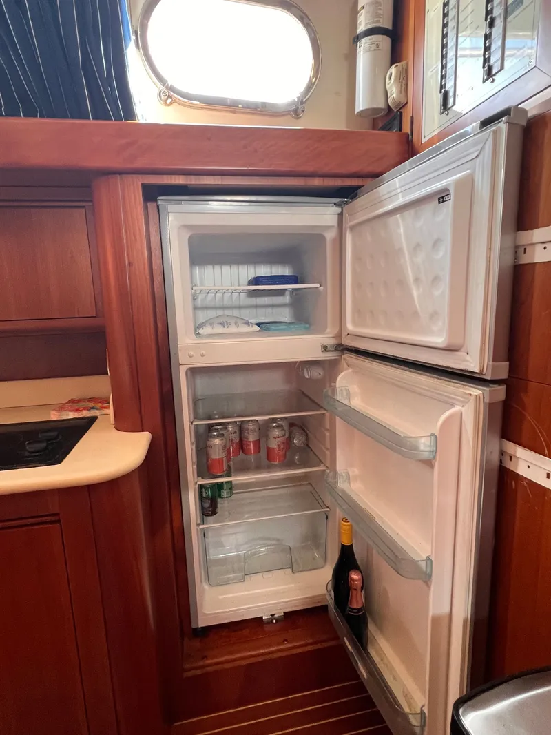 Slide: The Image of Refrigerator inside a 2003 Apreamare 40 yacht. - 28