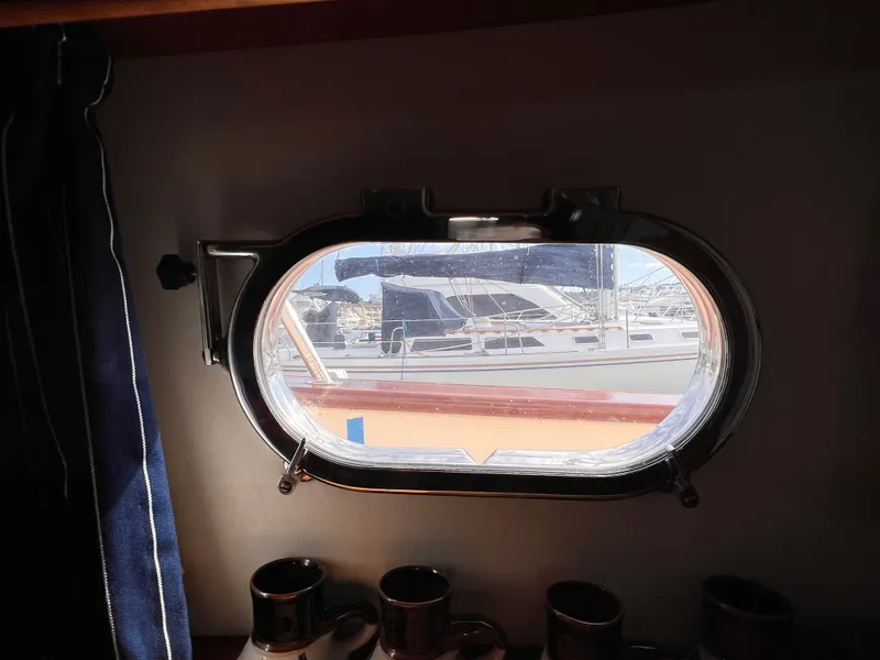 Slide: The Image of View from porthole of a 2003 Apreamare 40 yacht. - 29