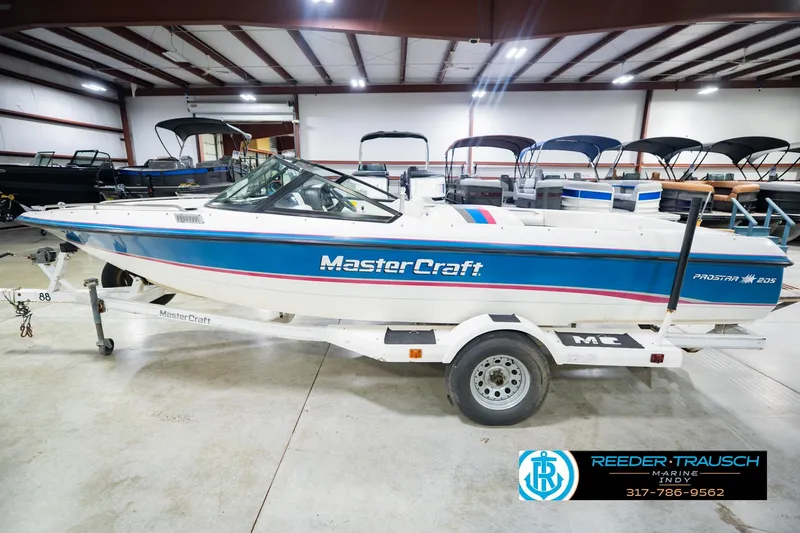 Slide: The Image of 1992 MasterCraft ProStar boat interior with white seating and blue accents. - 10
