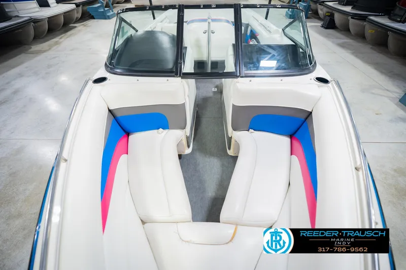 Slide: The Image of 1992 MasterCraft ProStar boat interior with white, blue, and pink seating and cup holders. - 18
