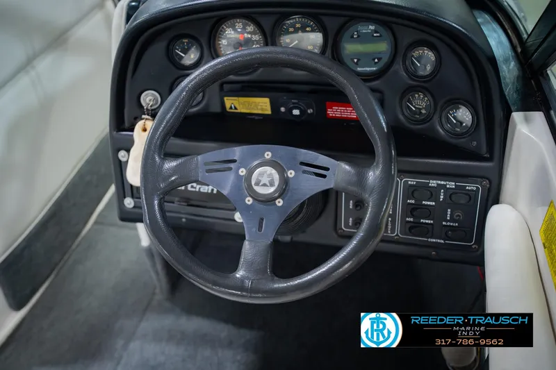 Slide: The Image of Close-up of a 1992 MasterCraft ProStar steering wheel with logo detail. - 25