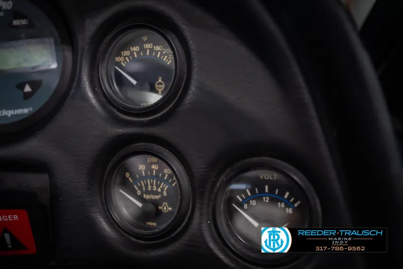 Slide: The Image of 1992 MasterCraft ProStar control panel with switches for navigation, power, horn, and blower. - 32