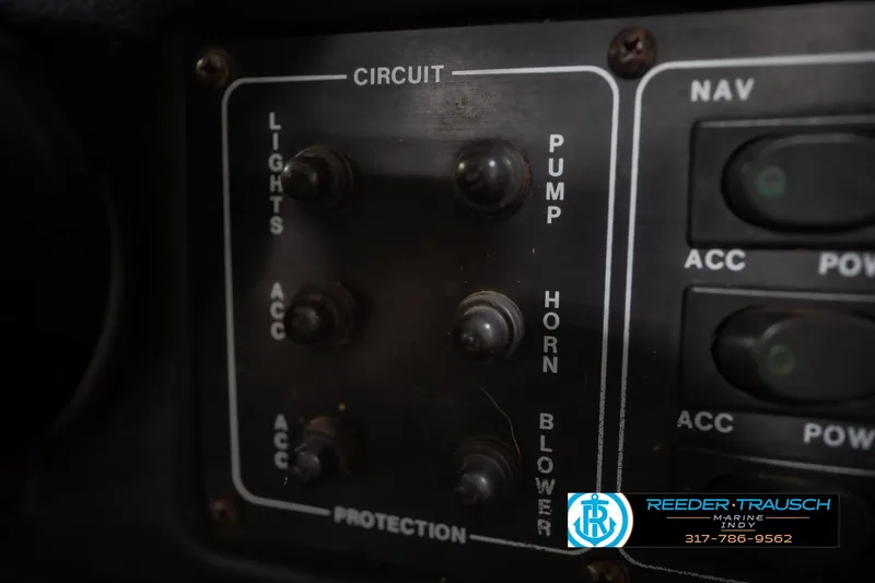 Slide: The Image of Close-up of 1992 MasterCraft ProStar boat throttle control lever. - 33