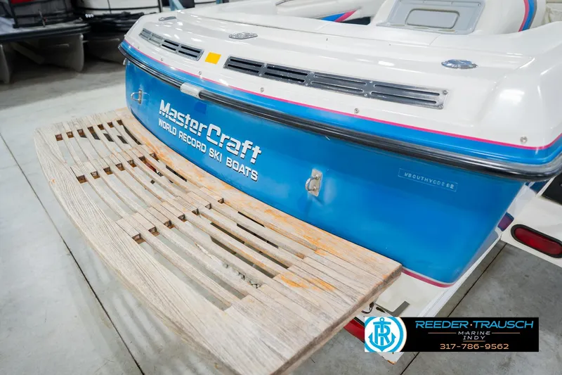 Slide: The Image of 1992 MasterCraft ProStar capacity label, showing maximum persons or weight limits. - 53
