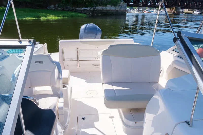 Slide: The Image of Robalo R247 Dual Console 2016 - 2