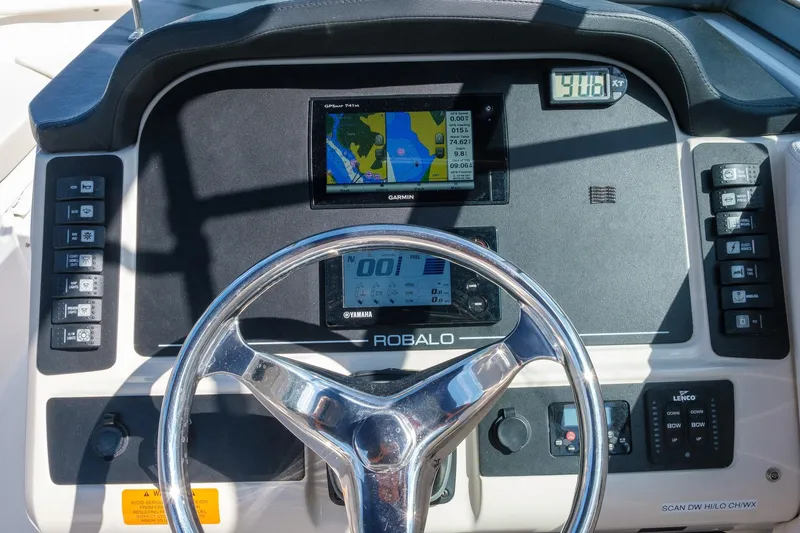 Slide: The Image of Robalo R247 Dual Console 2016 - 4