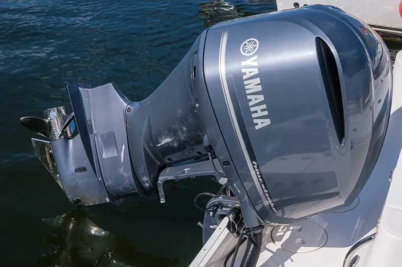 Slide: The Image of Robalo R247 Dual Console 2016 - 7