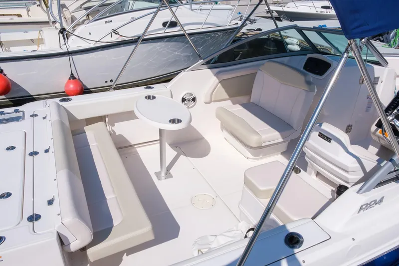 Slide: The Image of Robalo R247 Dual Console 2016 - 8