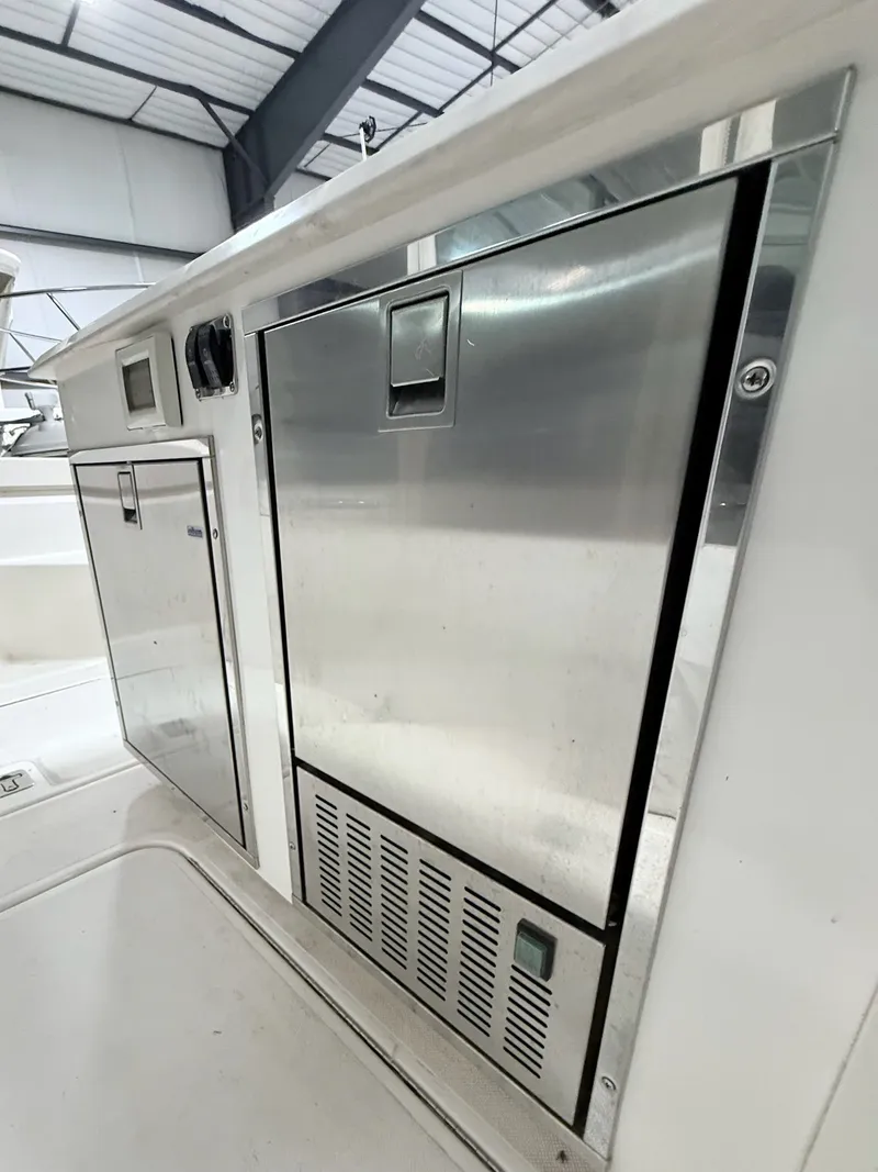 Slide: The Image of Tiara Q44 2017 - 10